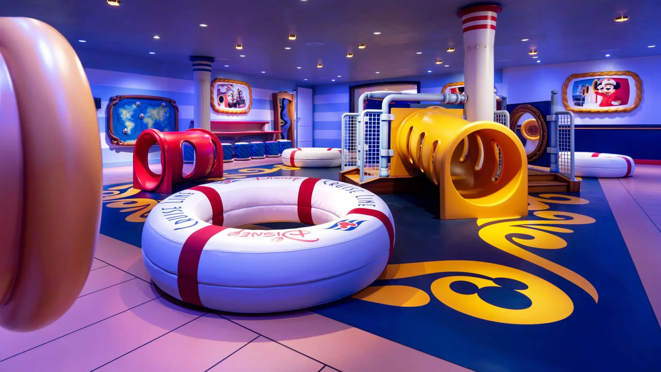 Disney Wish, Mickey & Minnie Captain’s Deck