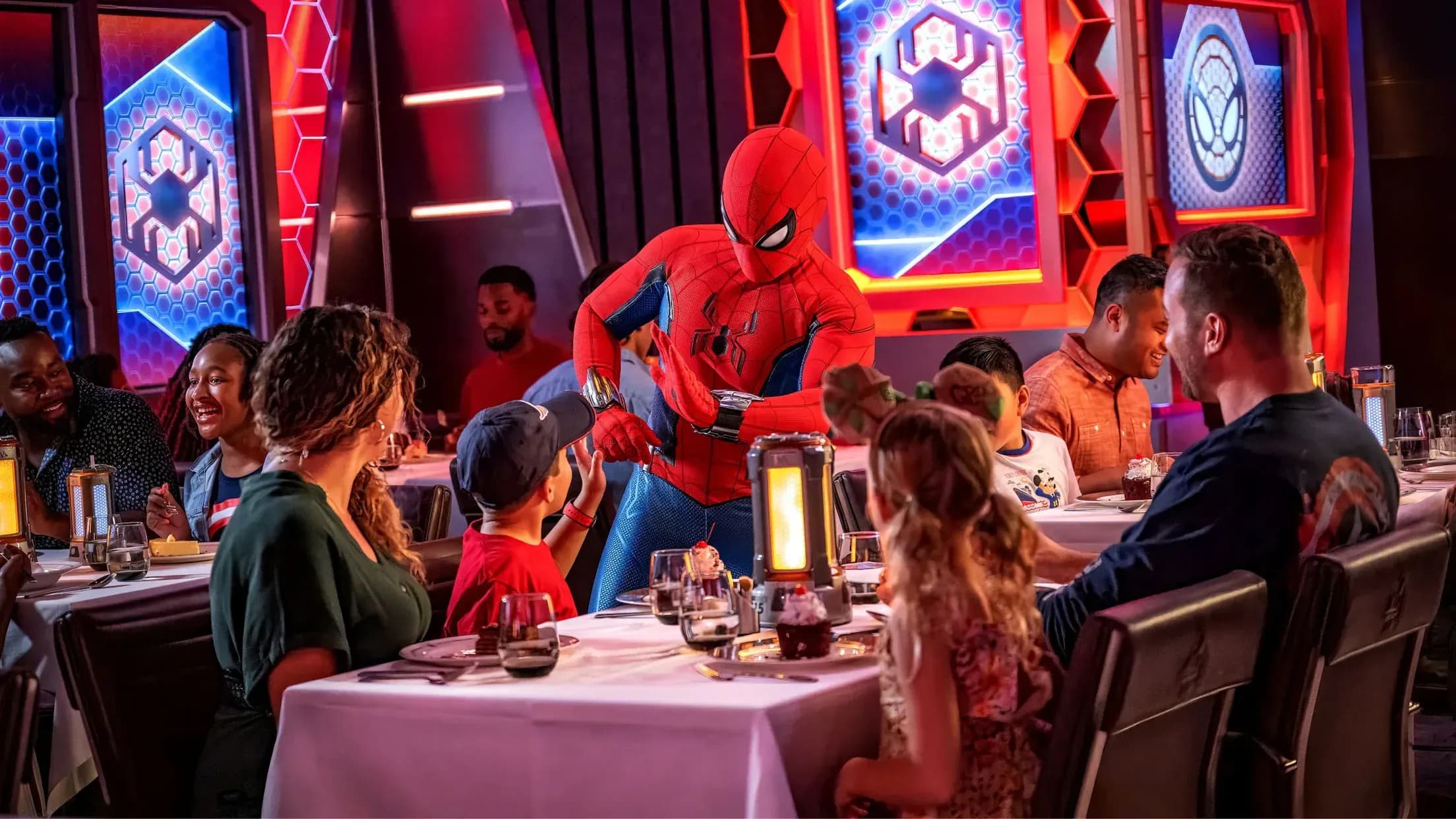  Disney Treasure wold of Marvel Restaurant