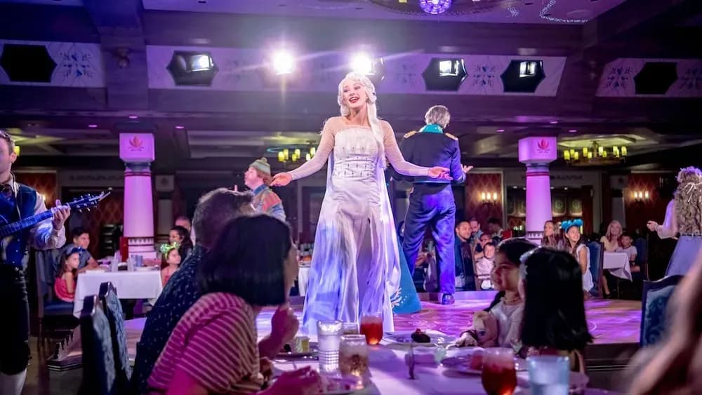 Disney Wish, Frozen Dining Adventure
