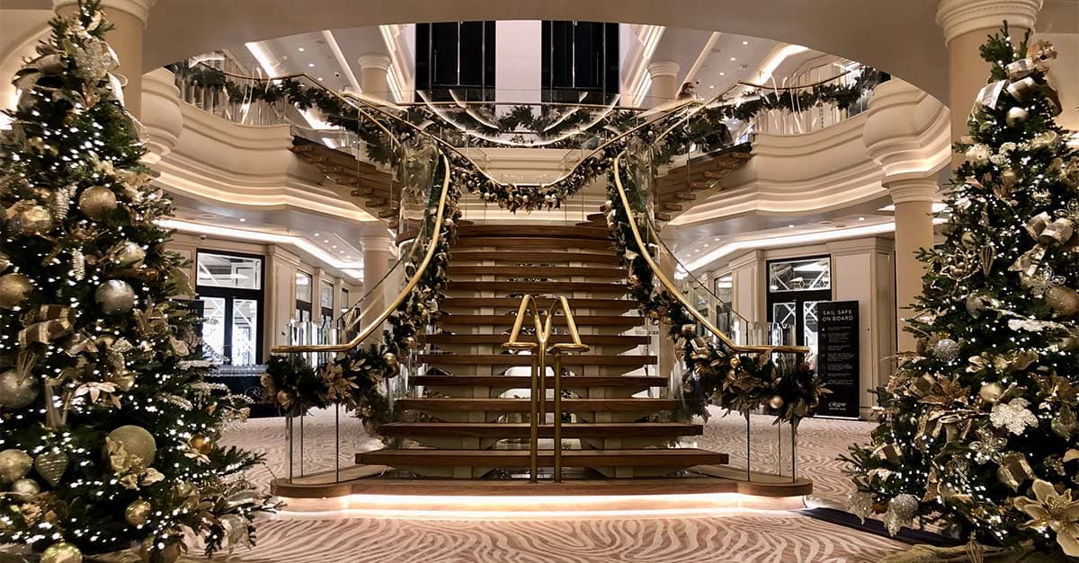 Regent splendor ship christmas decor