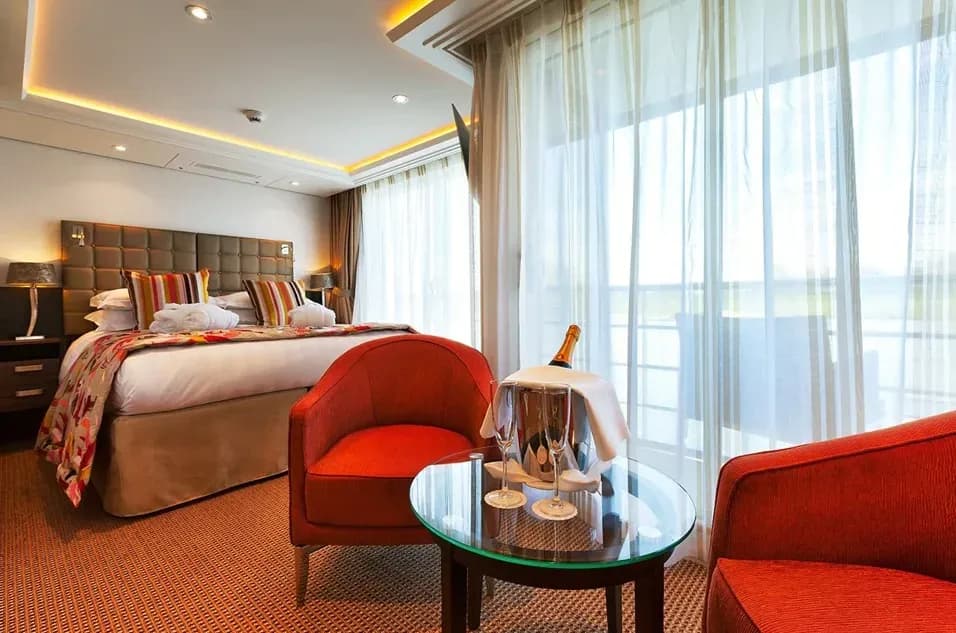 Amavenita river cruise ship Suite