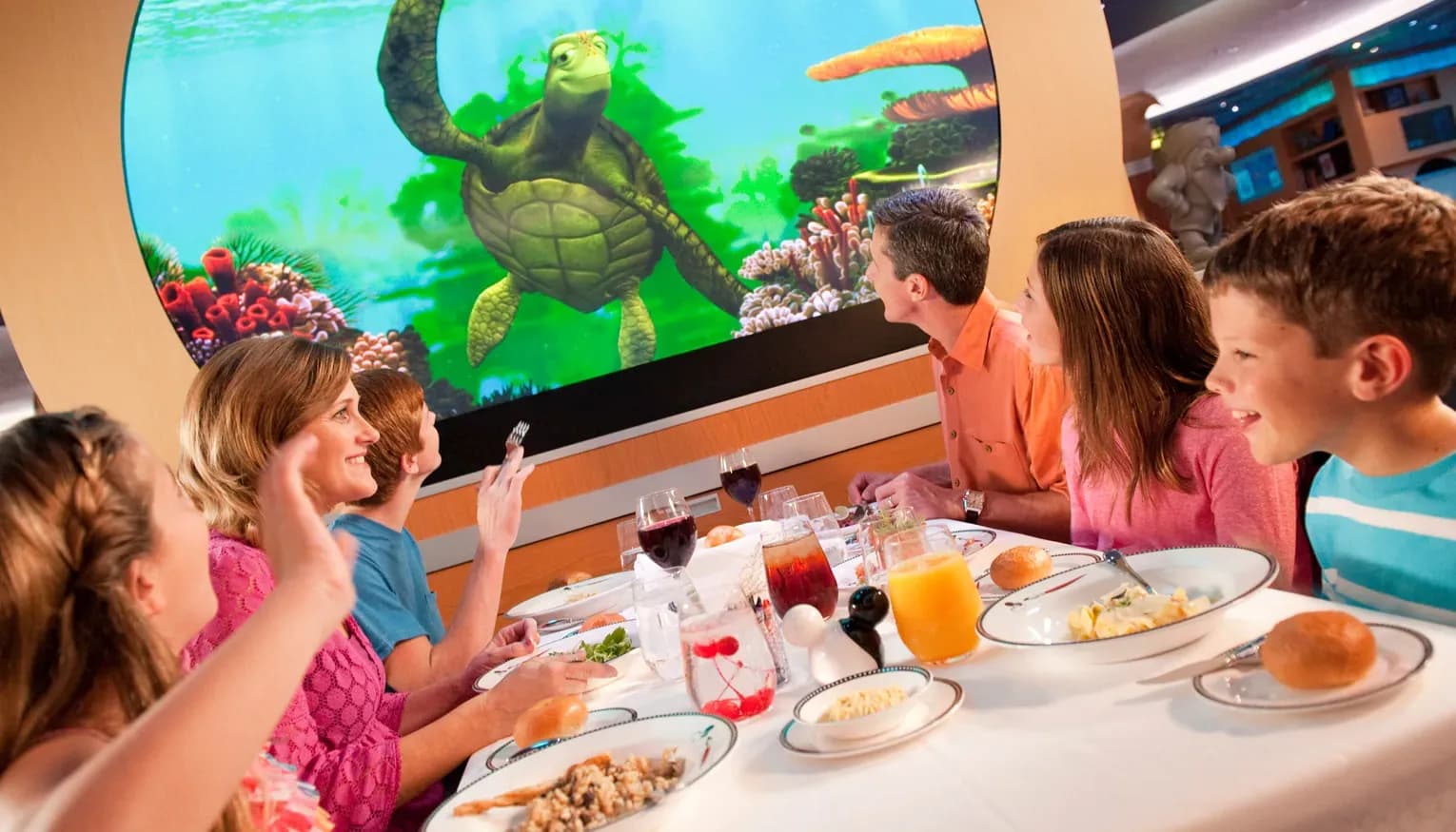 Dinney cruise dining entertainment