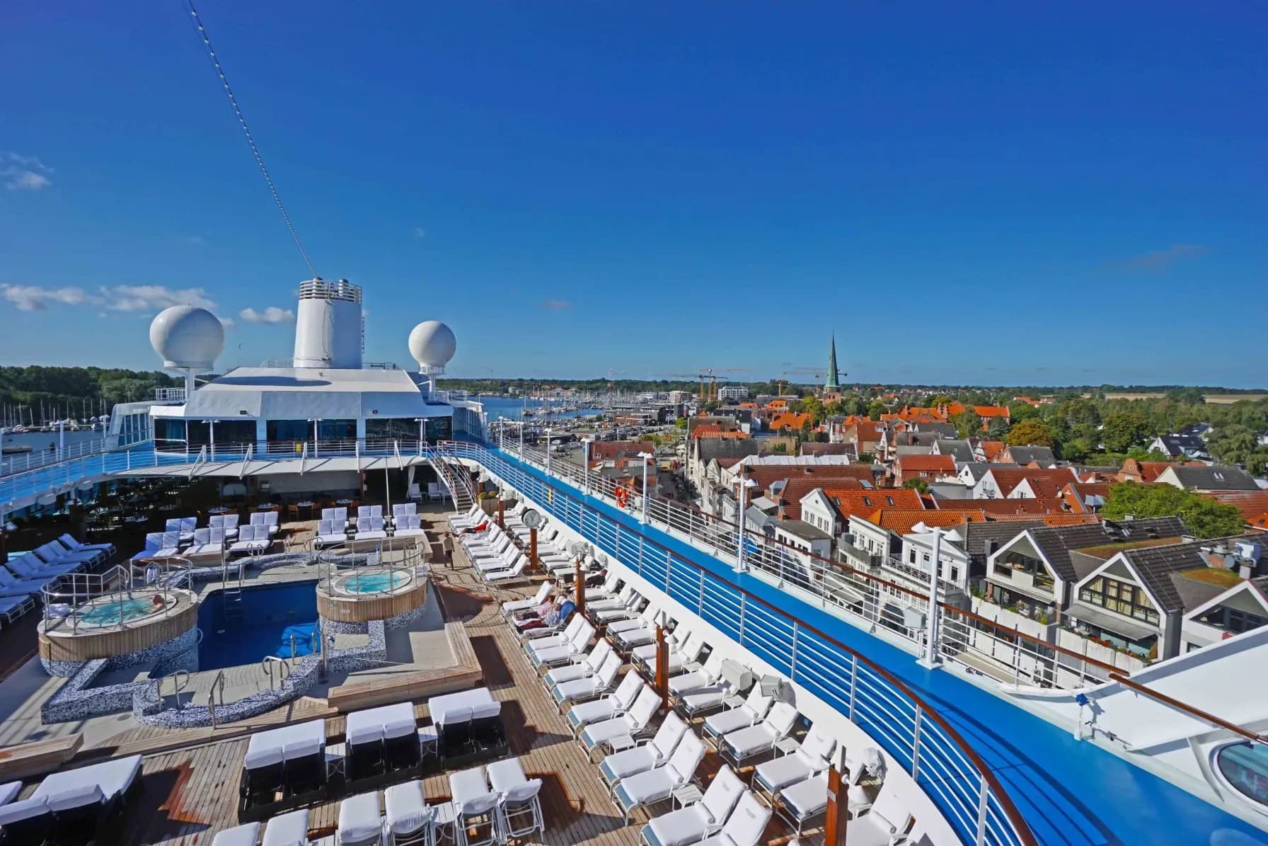 oceania Sirena cruise ship pool deck - oceania nautica