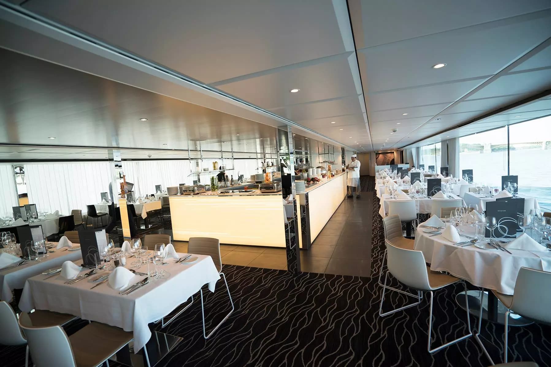 Emerald river cruise entertatinment