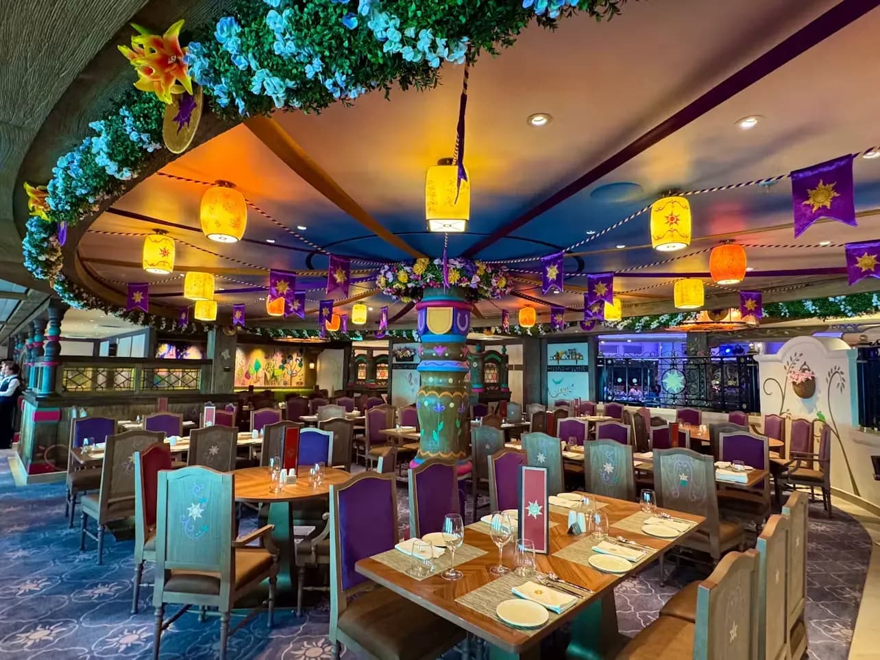 Disney Adventure, Dining 