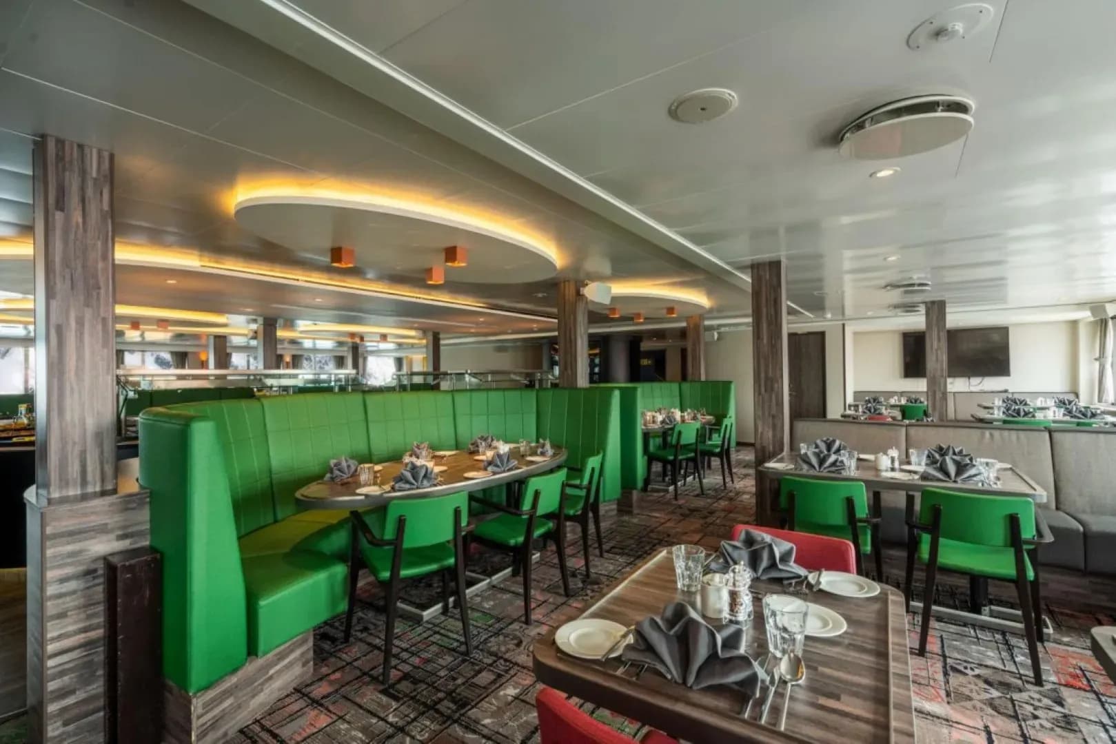 Oceanwide Expeditions - M/V Hondius, Dining Room 