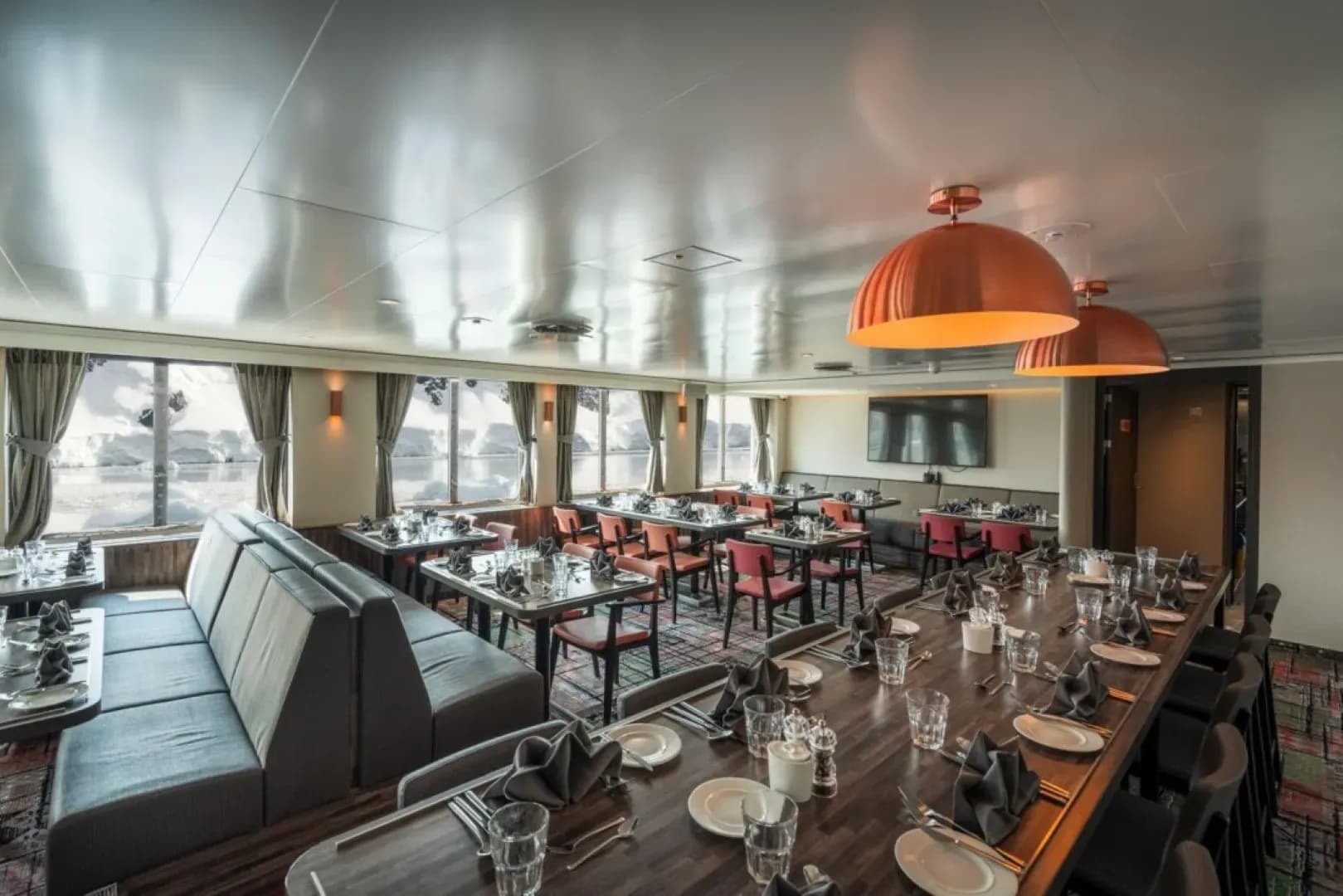 Oceanwide Expeditions - M/V Hondius, Dining Room 