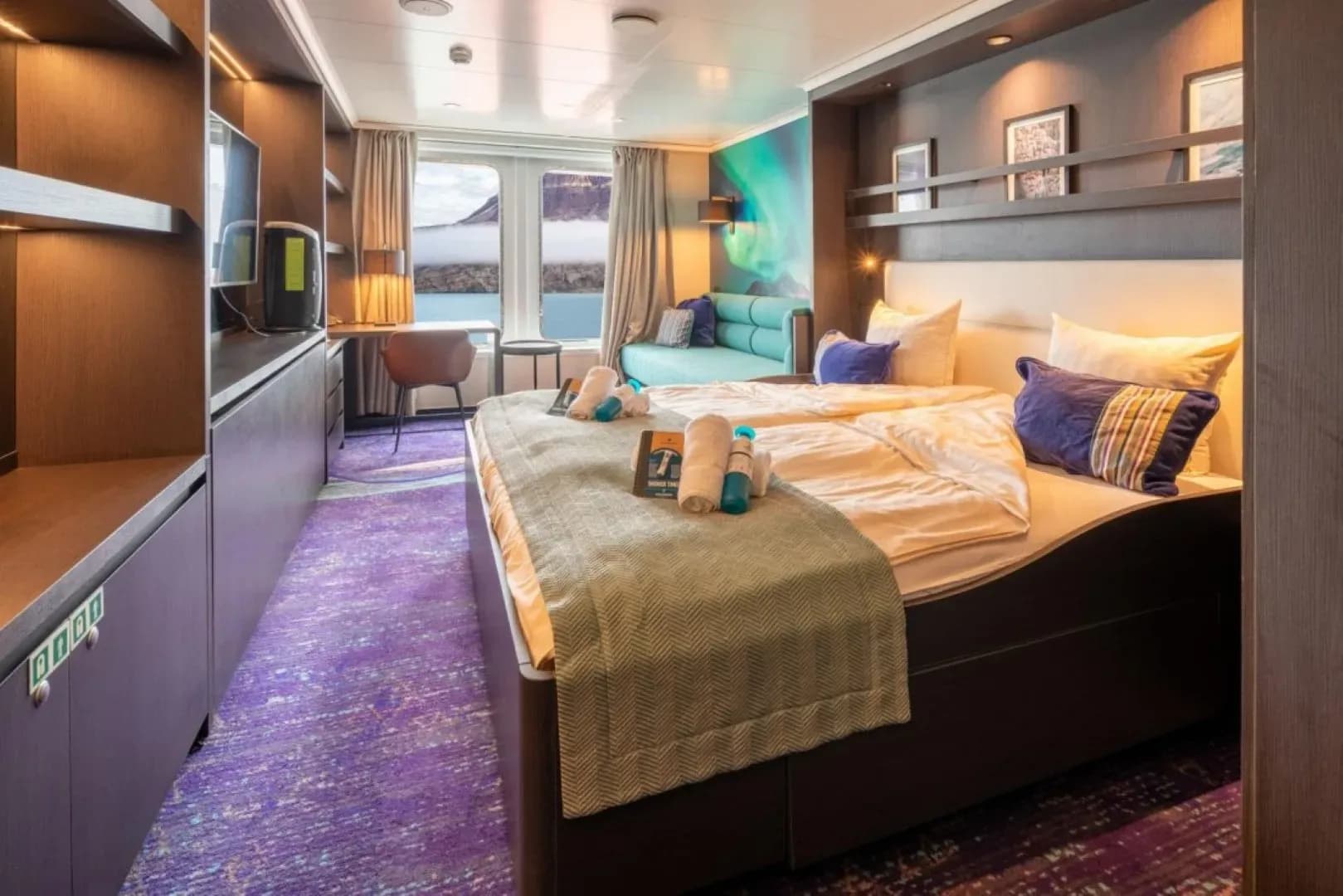 Oceanwide Expeditions - M/V Hondius, Superior