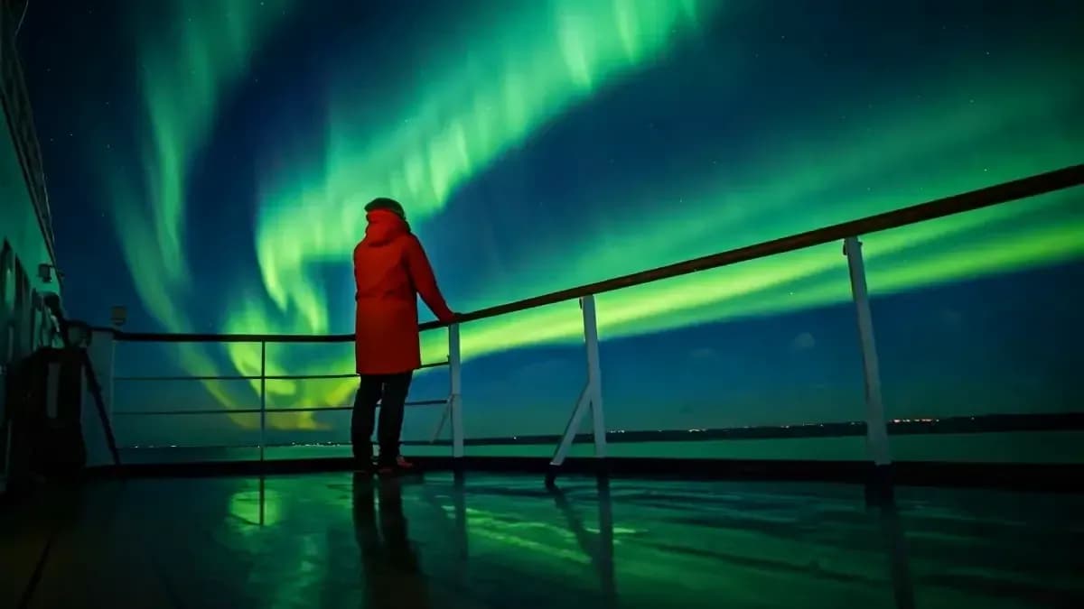 northern lights cruise from dubai - best way to see northern lights in norway