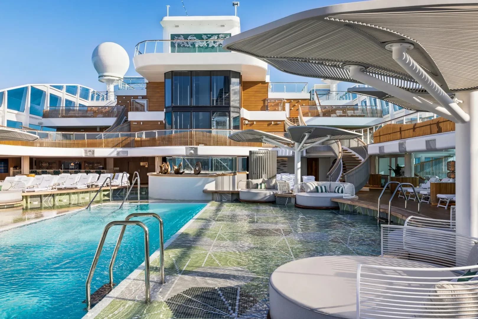 Ocenia Vista pool deck - Oceania Allura
