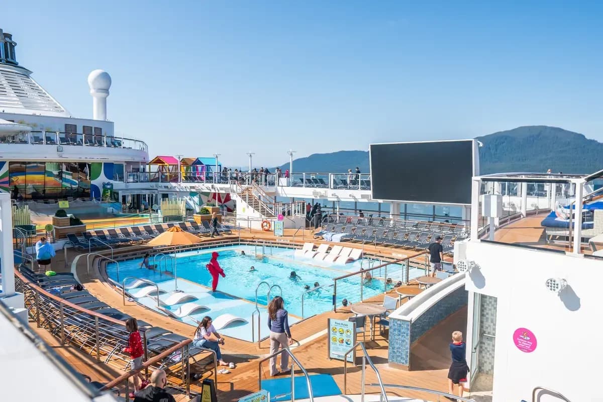 ovation of the seas activities and entertainment