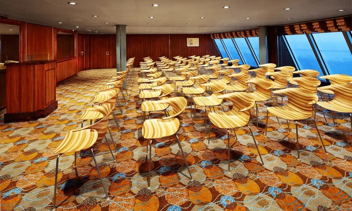 ovation of the seas lounge