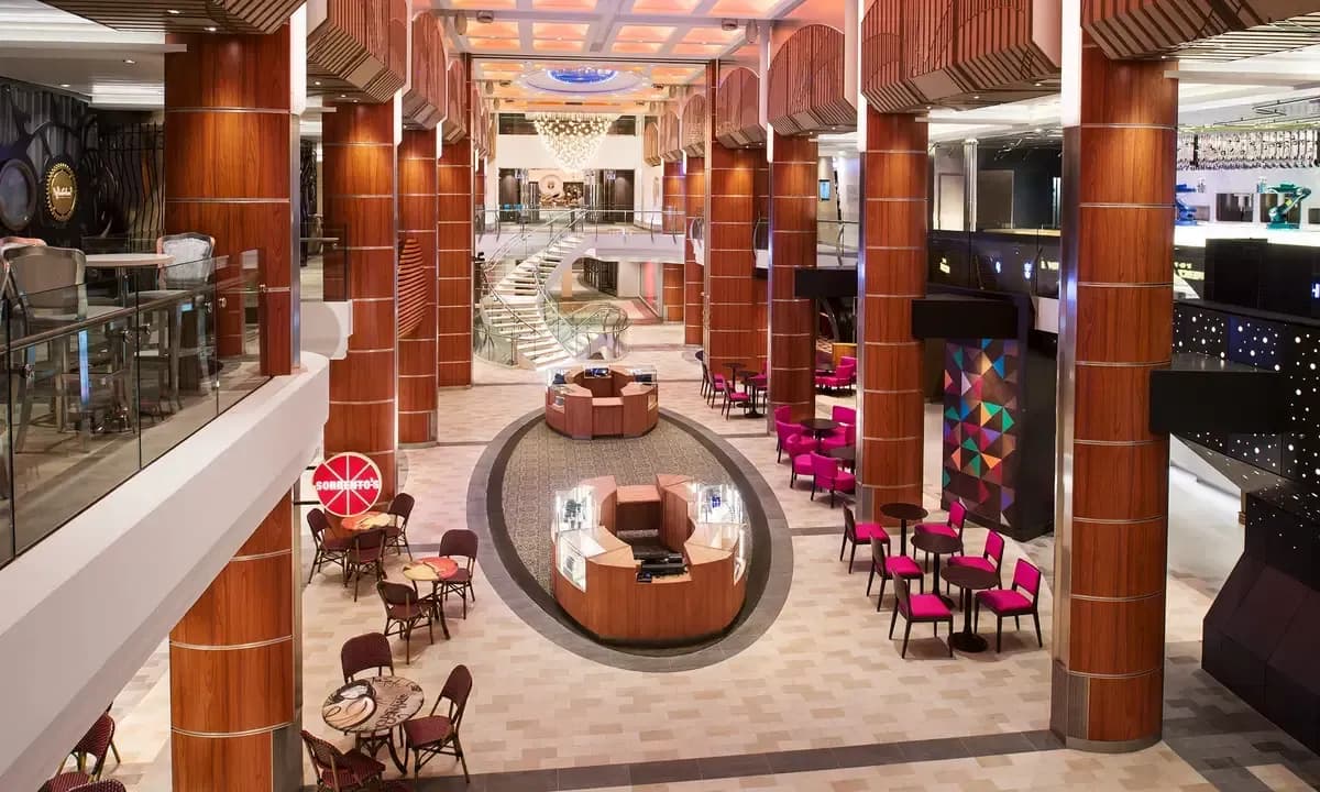 ovation of the seas promenade