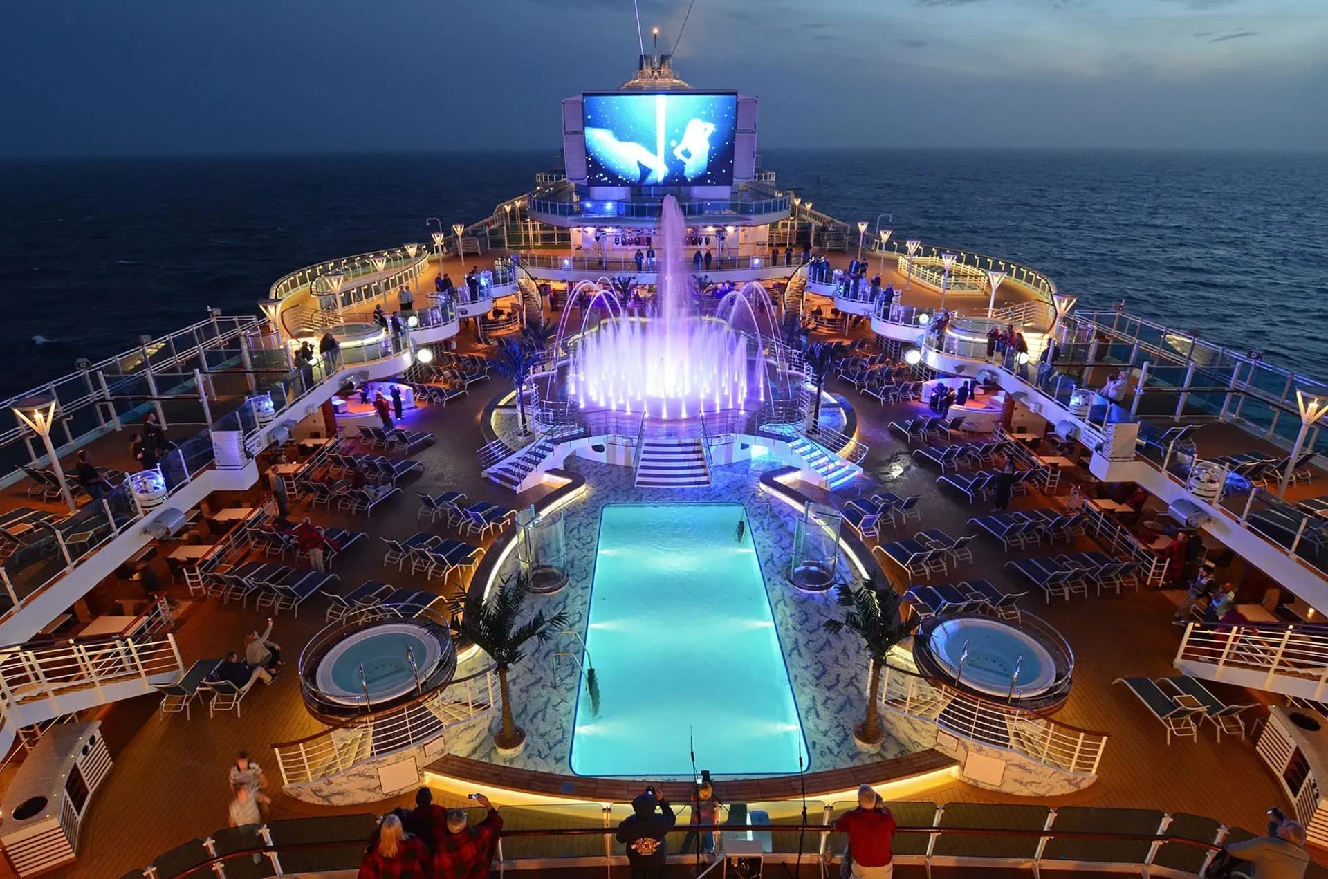 Royal pricess cruise ship pool deck