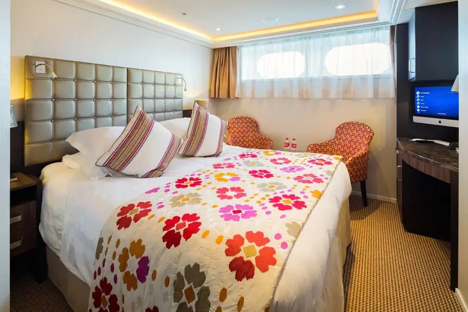 amalucia river ship Fixed window cabin