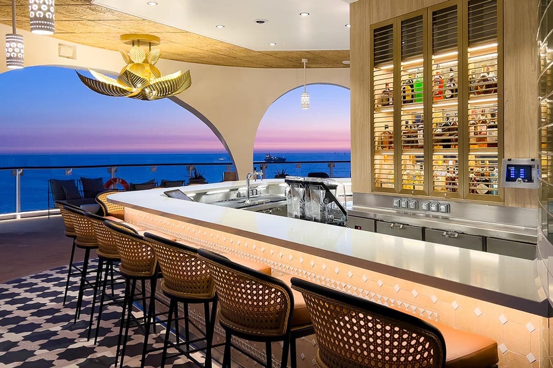 Celebrity ascent roof top