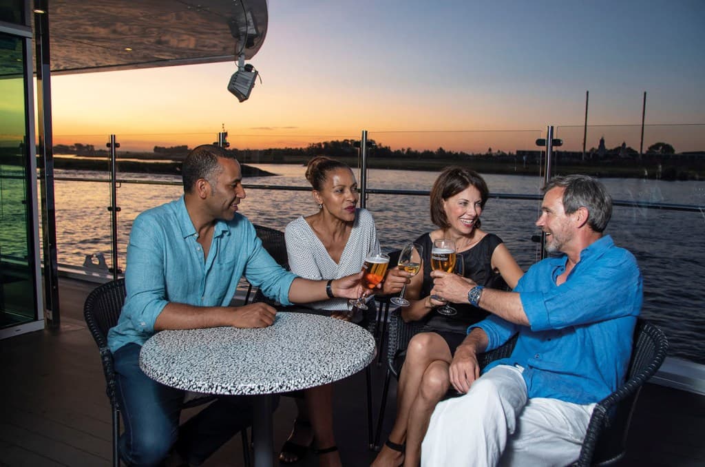 Emerald river cruise entertatinment