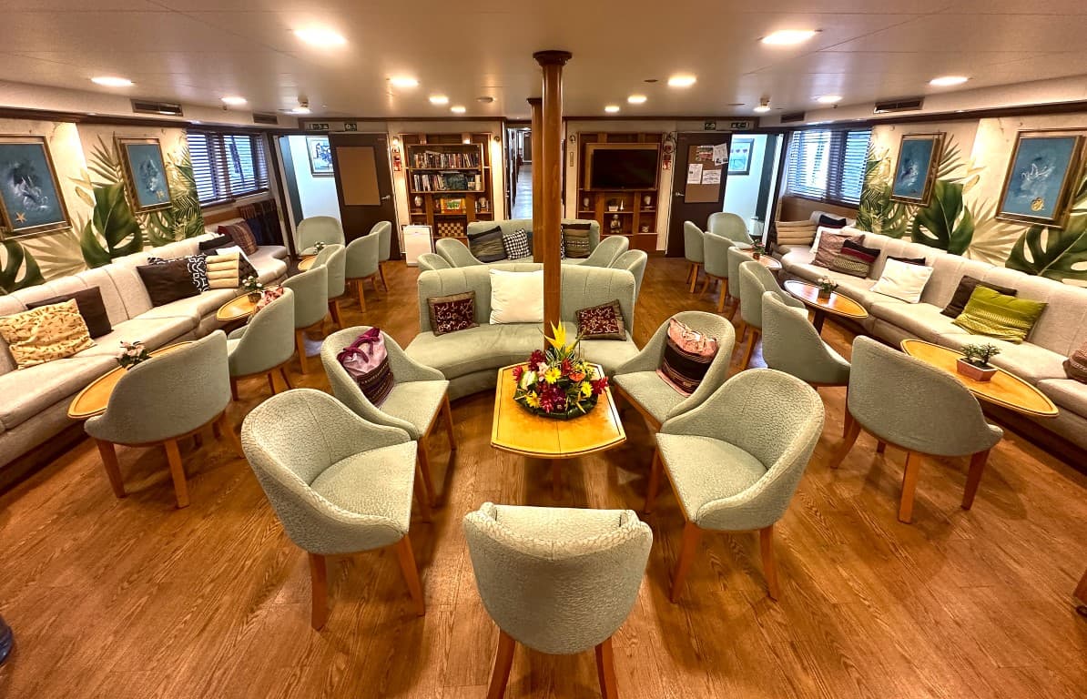 Panaroma II Lounge 