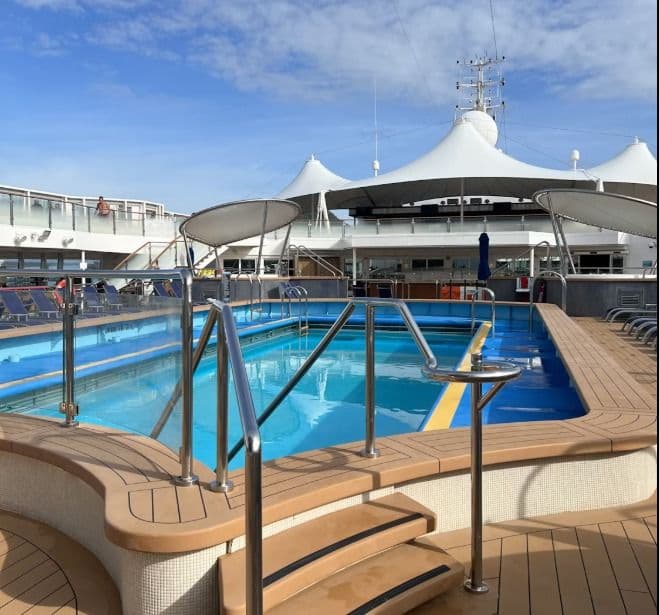 Norwegian Spirit  Pool 