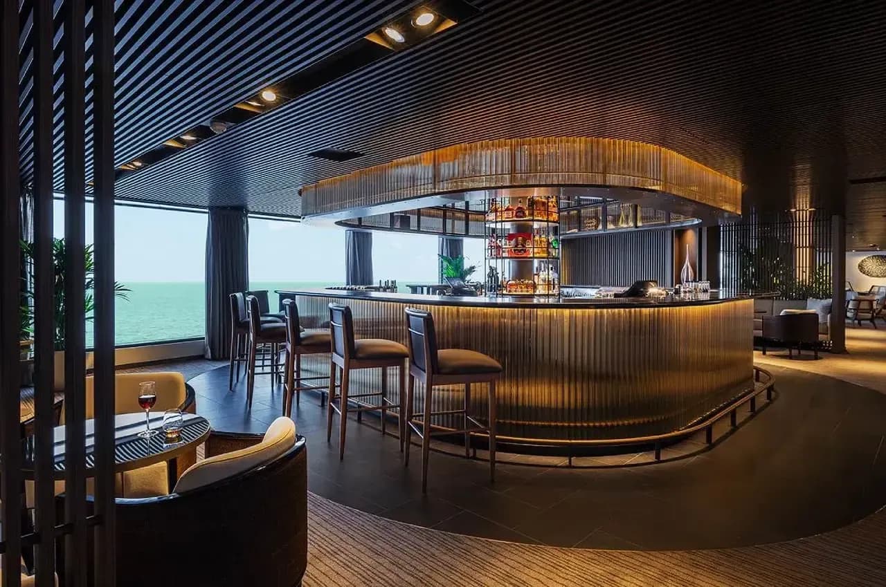 norwegian Luna haven bar