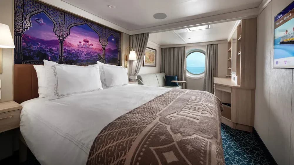 Disney Treasure, Deluxe Ocean view