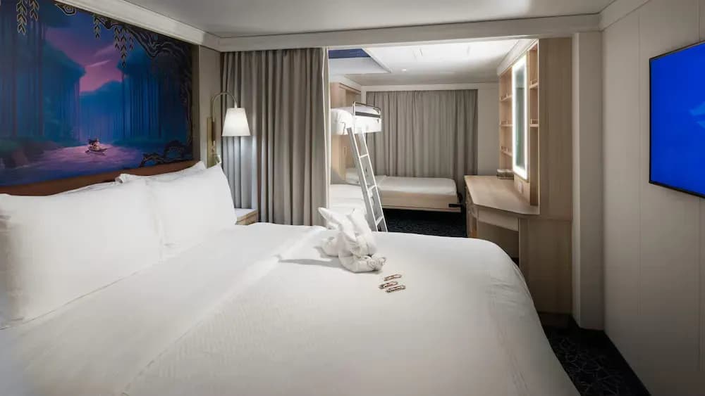 Disney Treasure, Deluxe Family Oceanview Stateroom