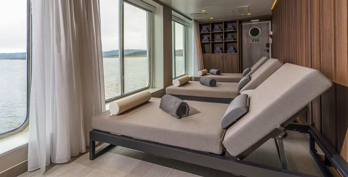 Quark Expeditions_Ultramarine_ lounge