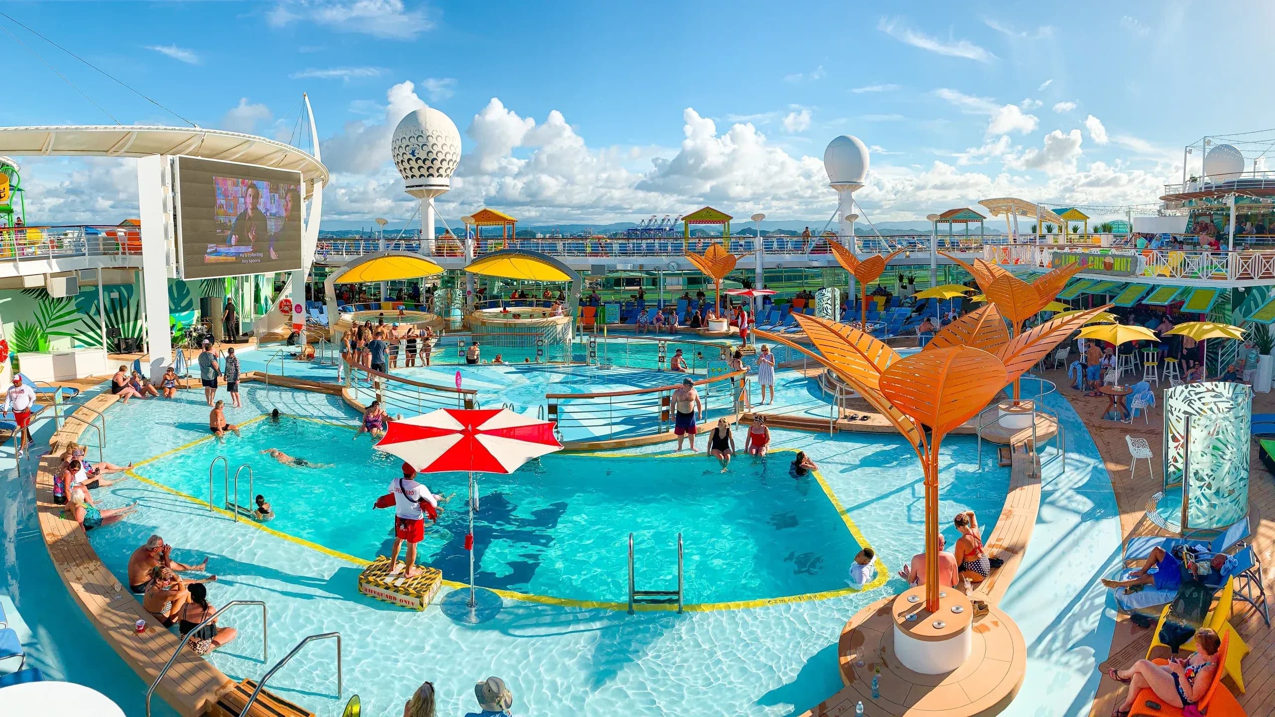 Freedom of the seas, Pool