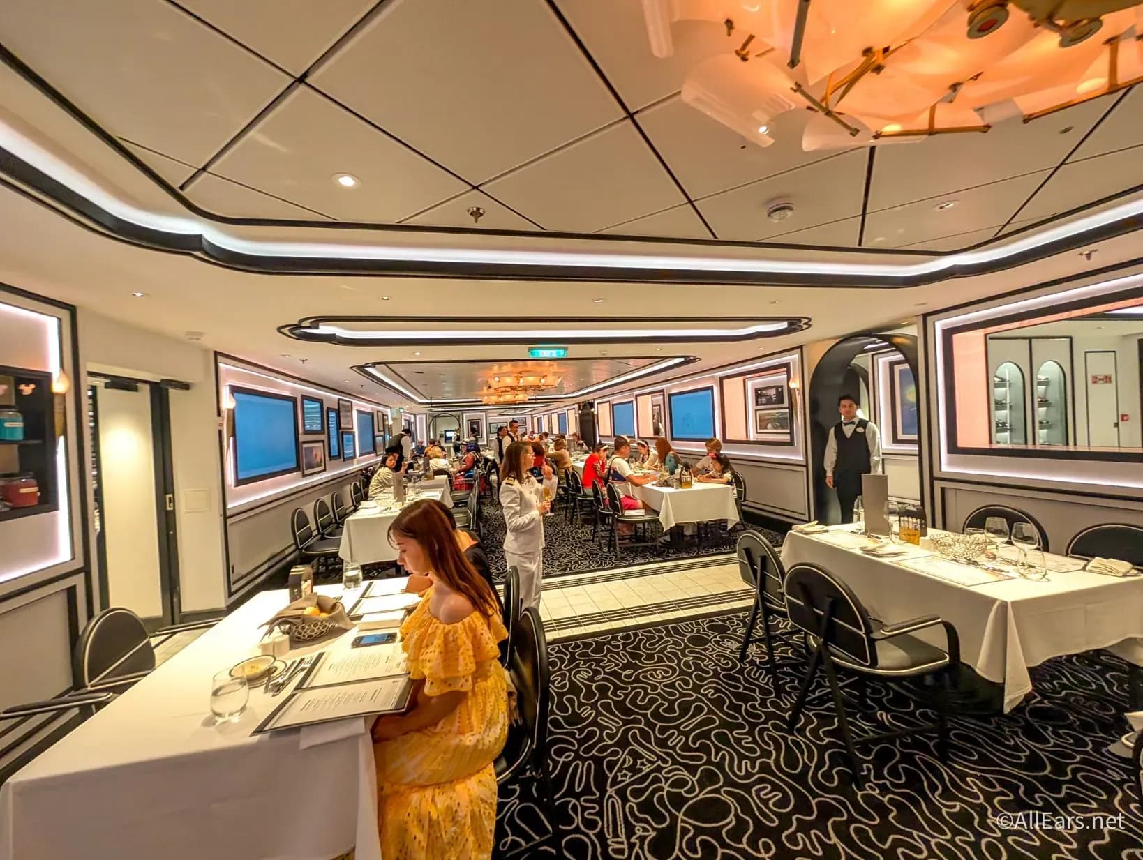 Disney adventure - Dining Live Shows & Entertainment Character Experiences