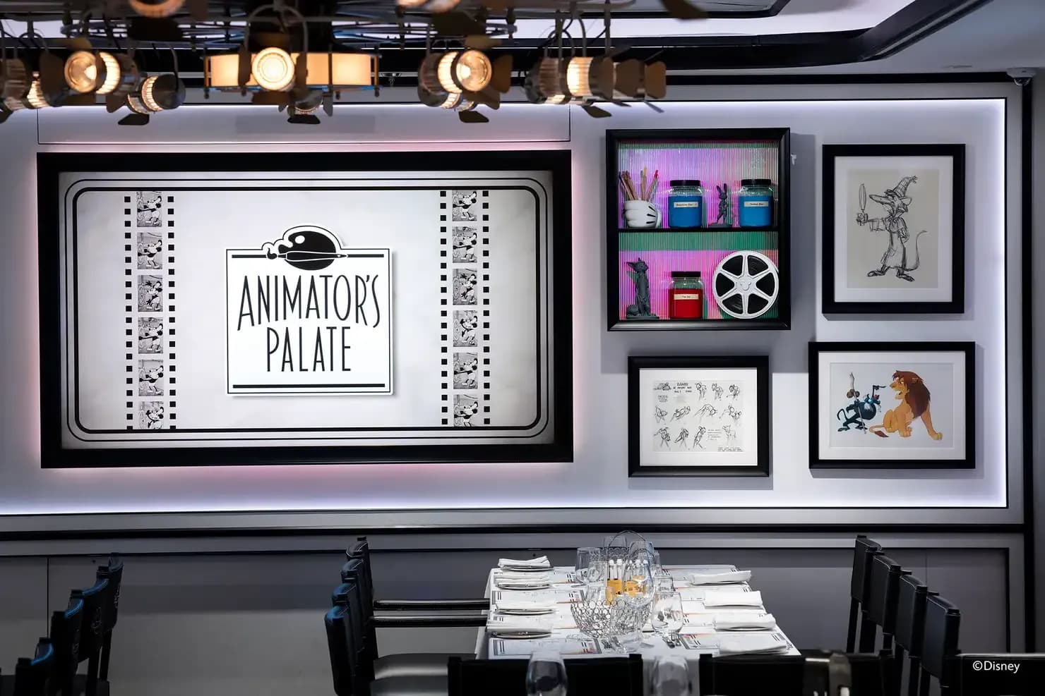 Disney Adventure, Dining