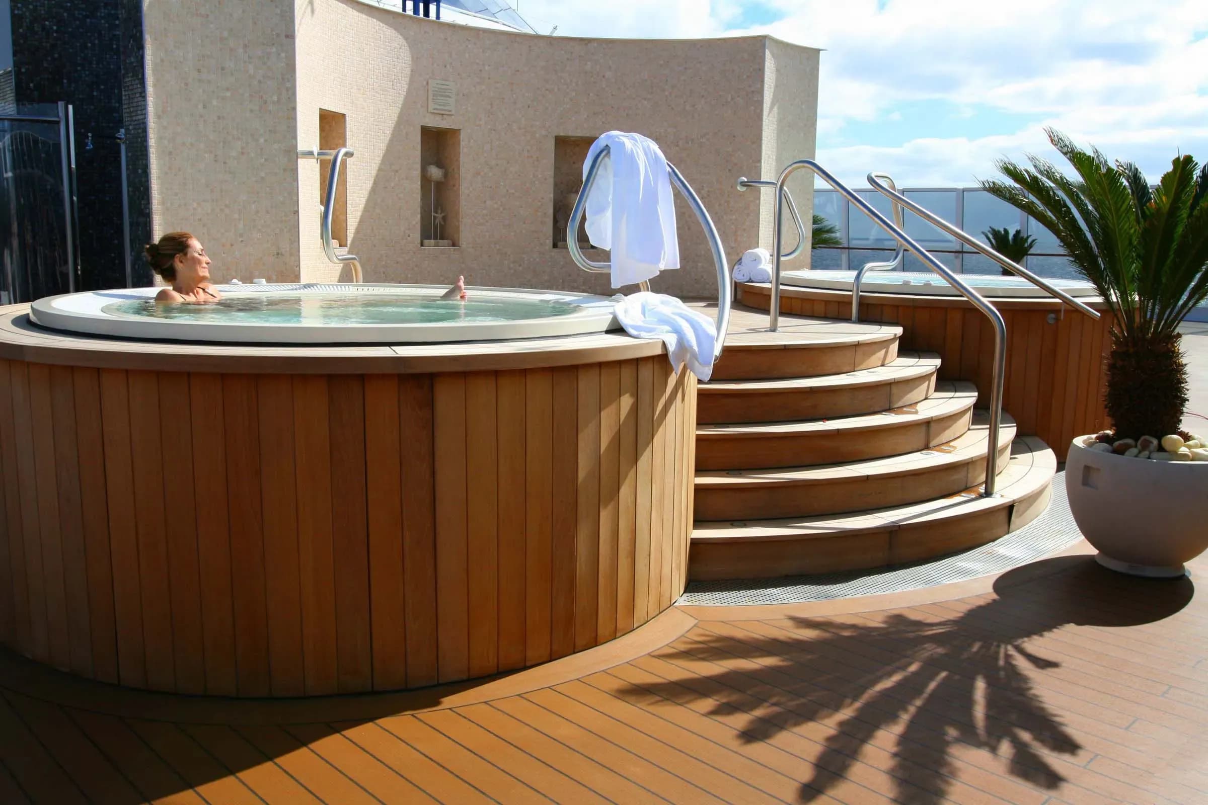 Oceania Marina pool deck Jacuzzi - Oceania Riviera