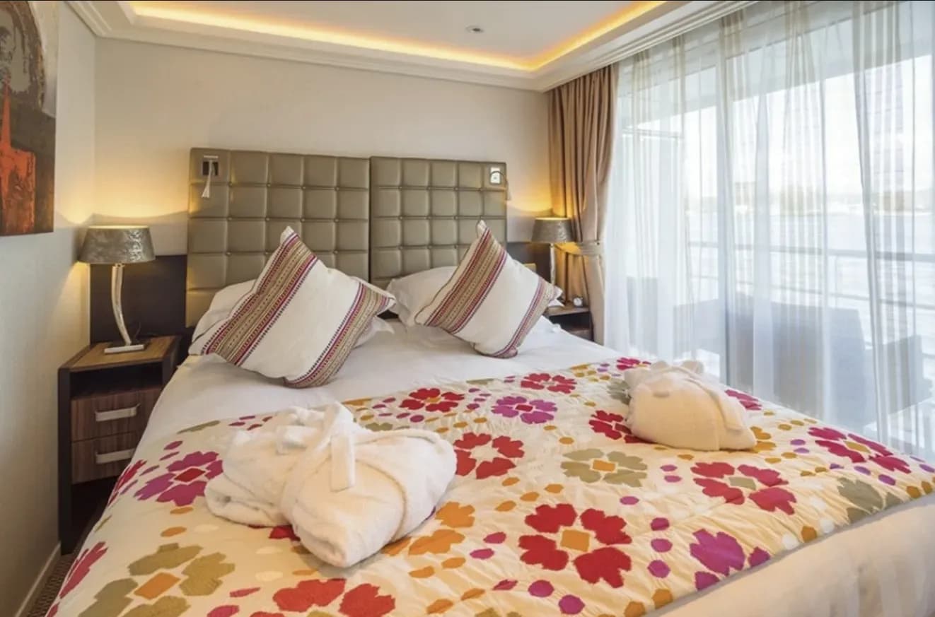 Amawaterways amastell french balcony