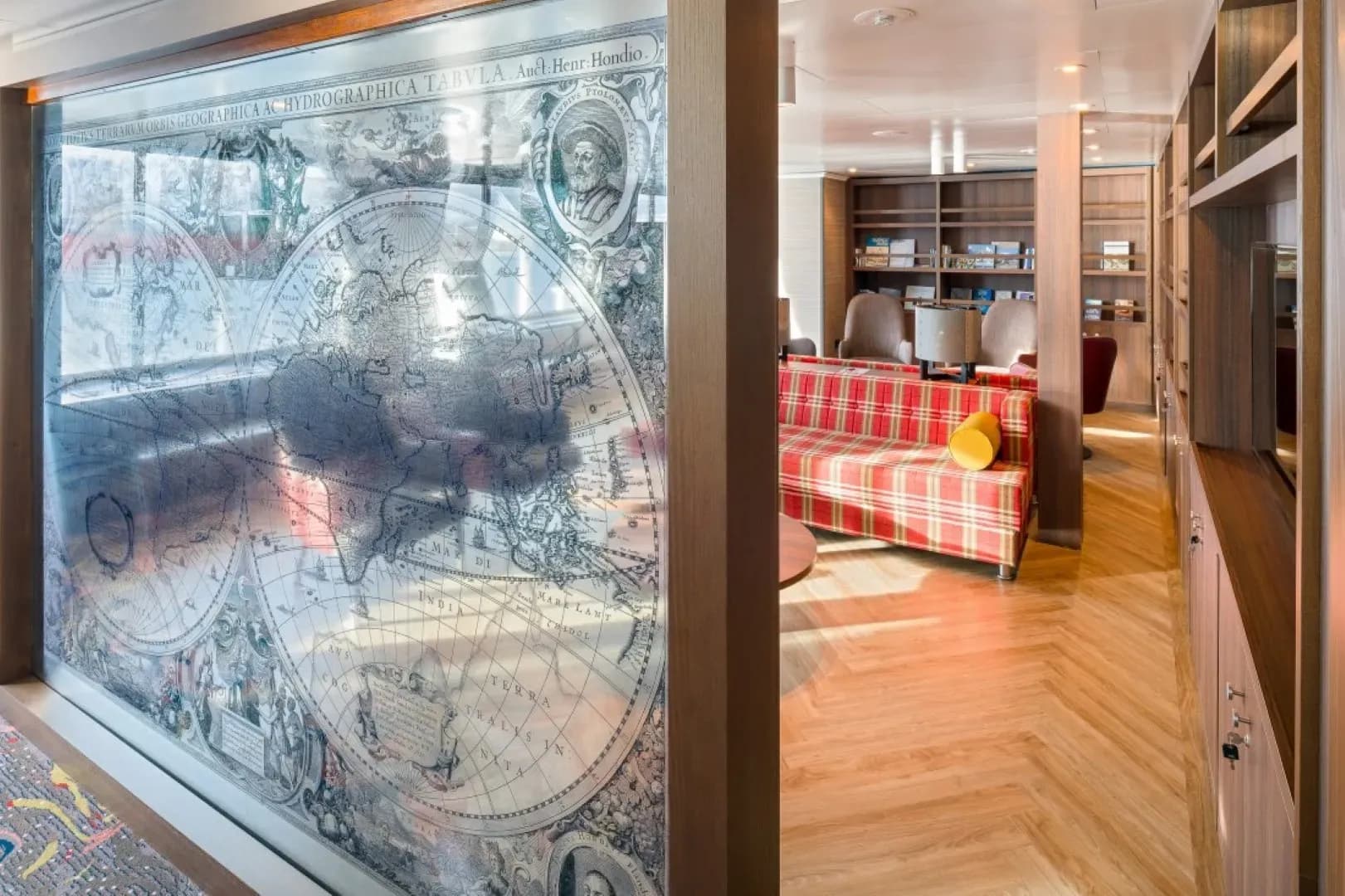 Oceanwide Expeditions - M/V Hondius, Library