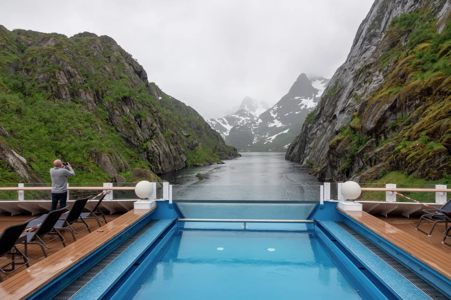 Hurtigruten MS Trollfjord pool