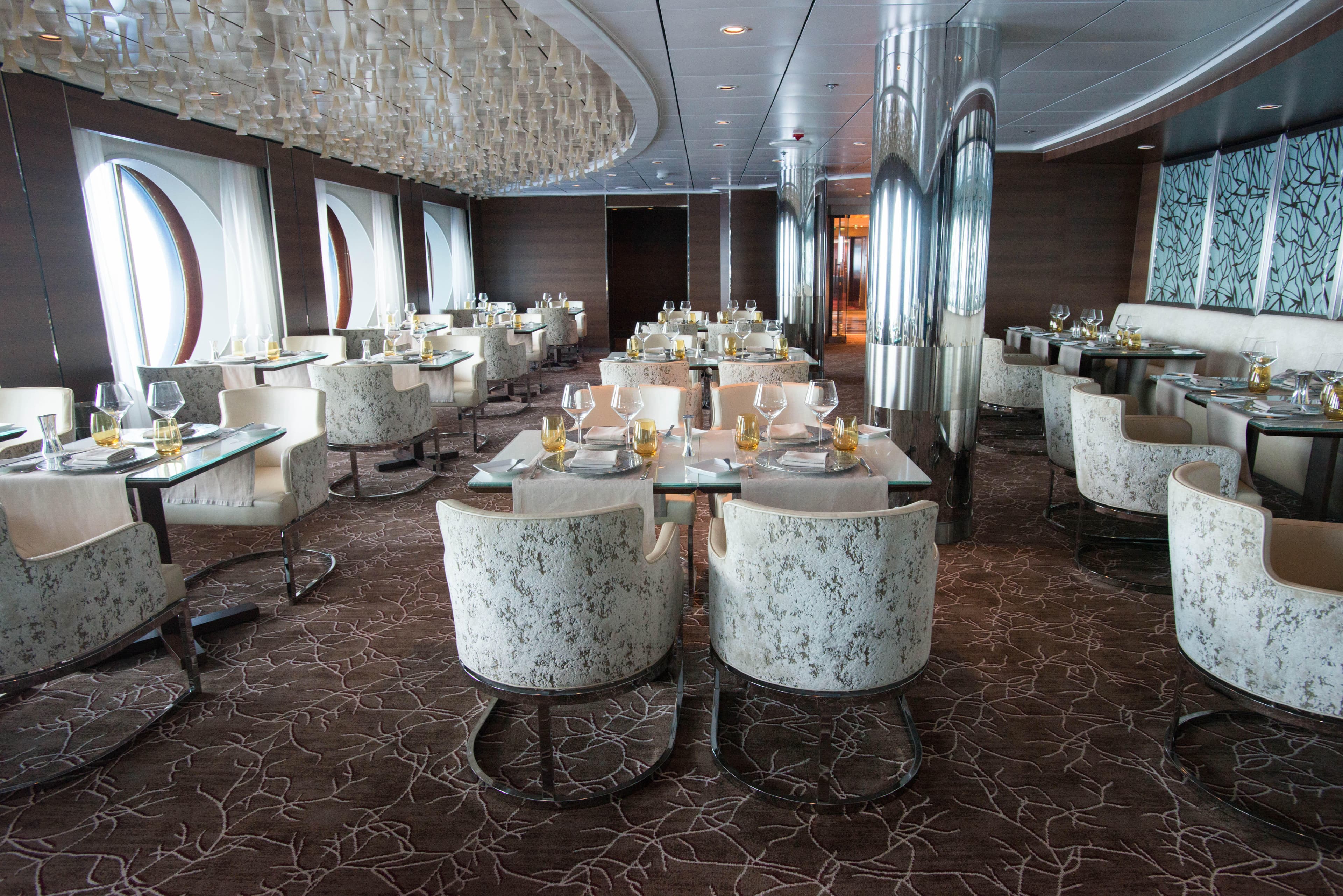 Diining Celebrity Eclipe