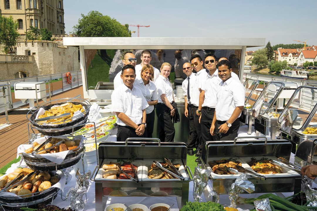 Emerald River cruise dining