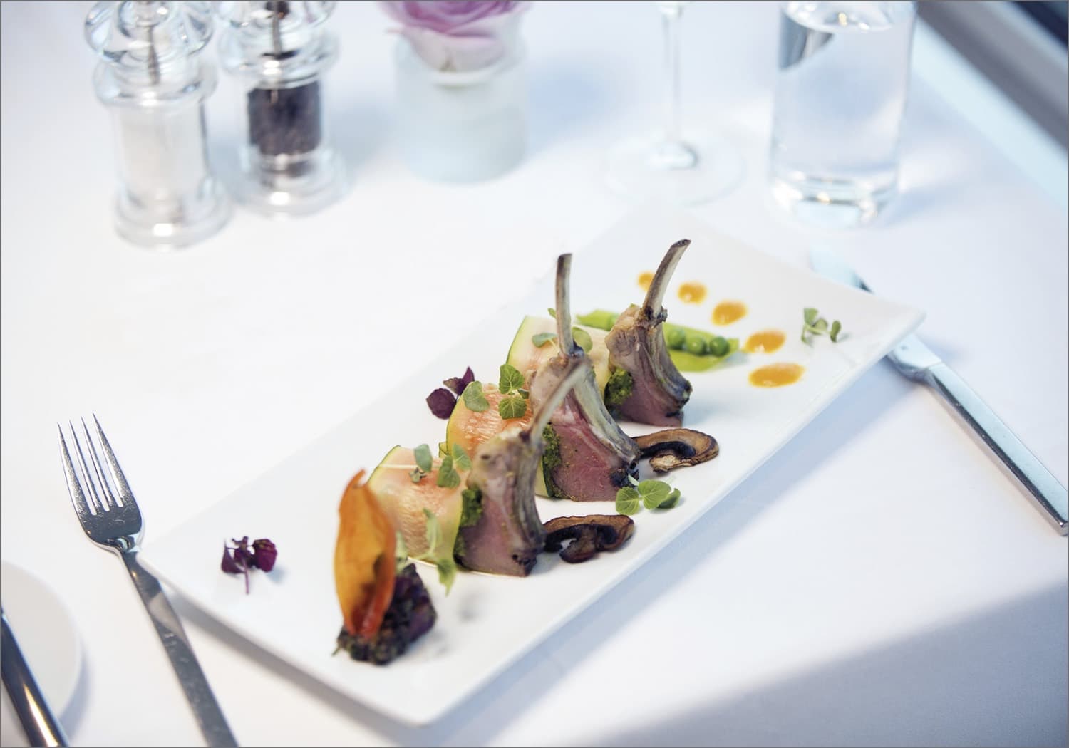 Emerald River cruise dining