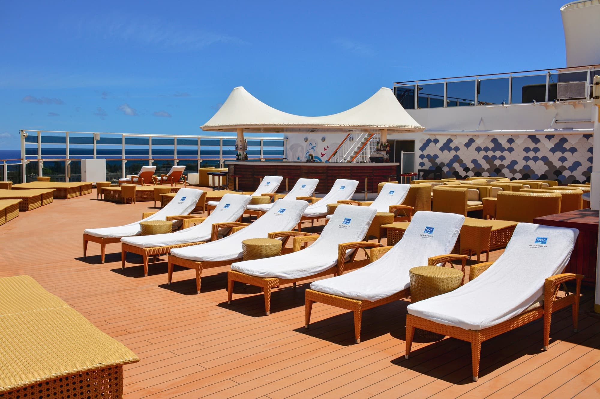 Norwegian Epic, Posh Beach Club