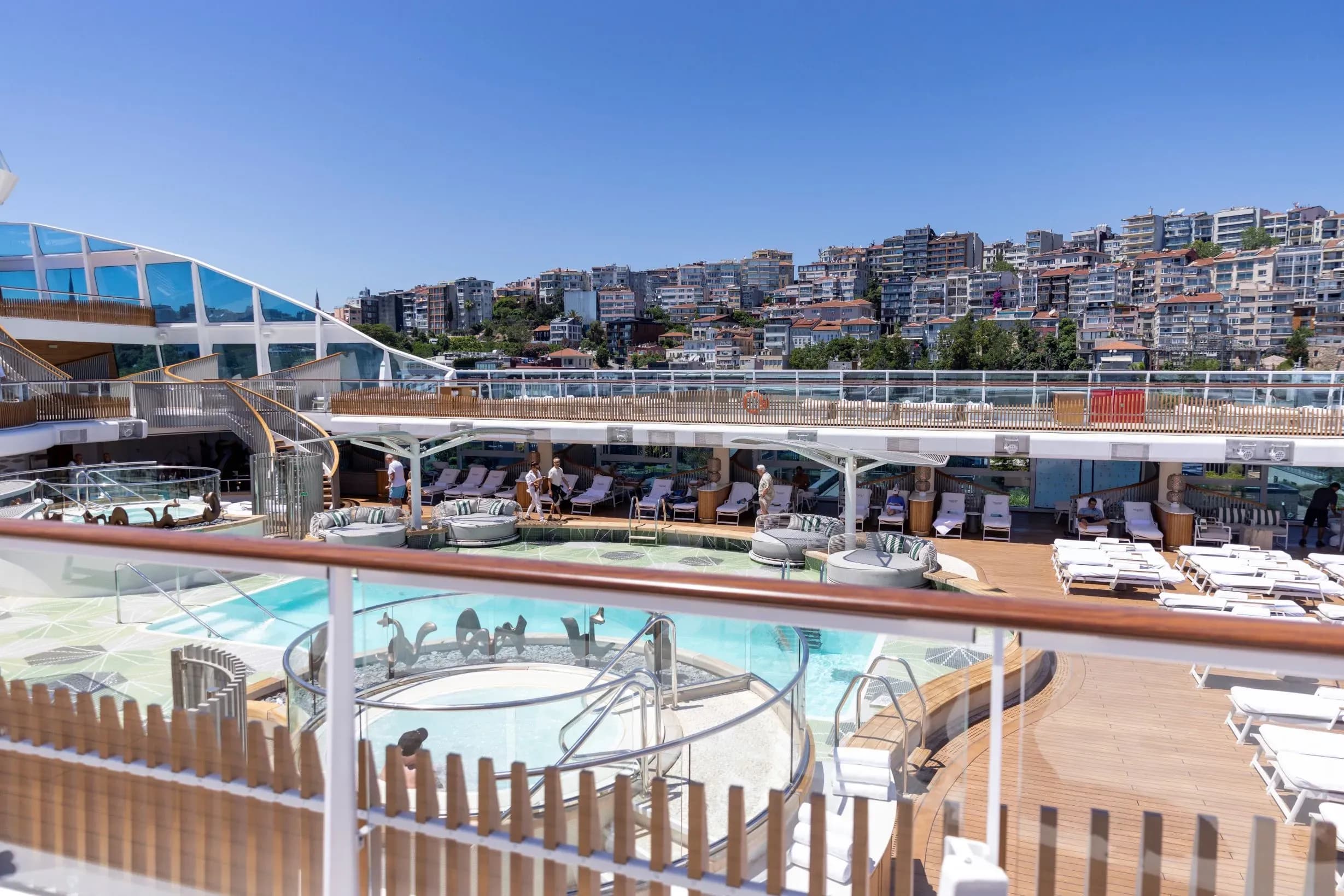 Ocenia Vista pool deck - Oceania Allura