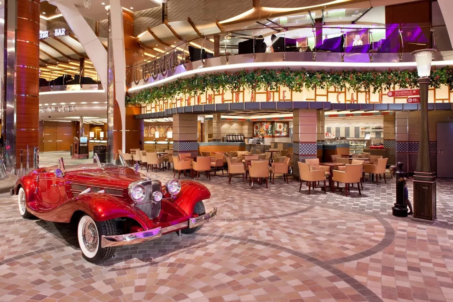 Odyssey of the seas Cafe promenade - Allure of the seas