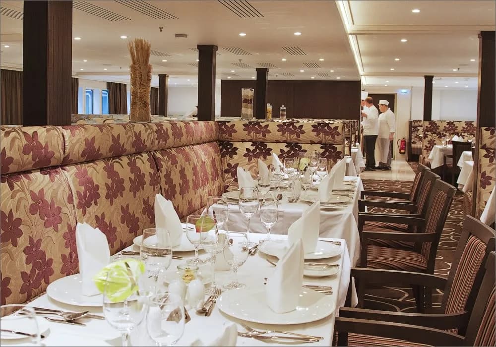 Amaverde dining - amawaterways cruises