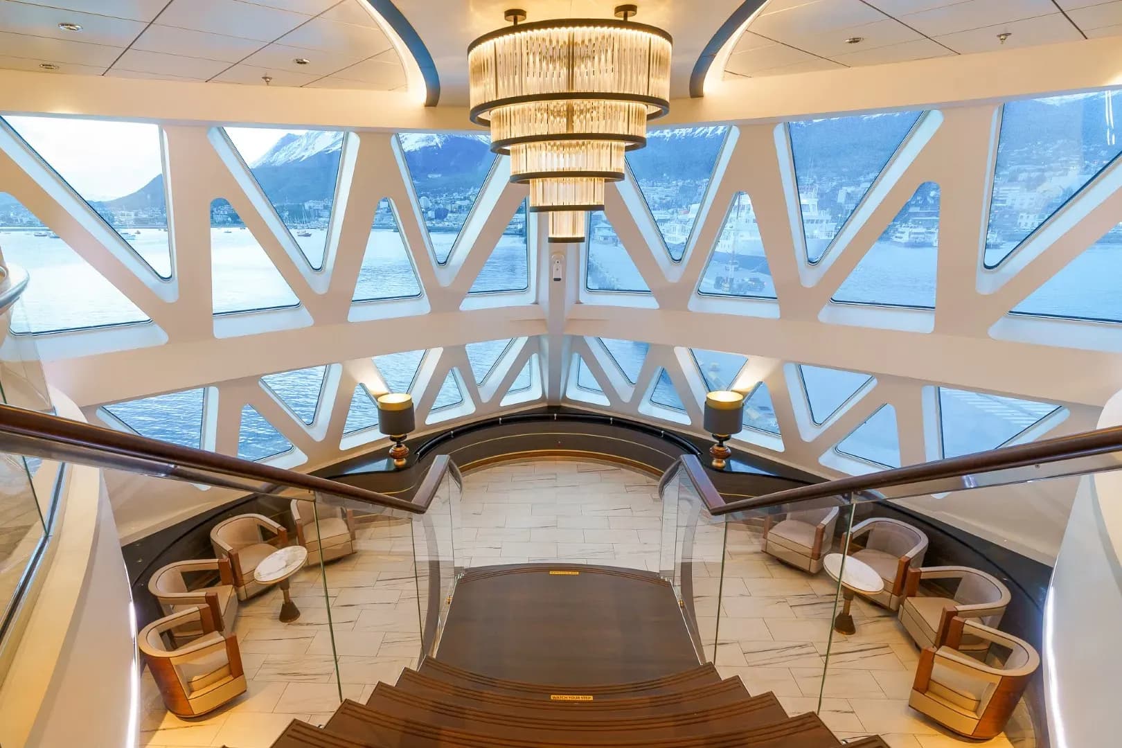 Ocean Explorer, Atrium lounge