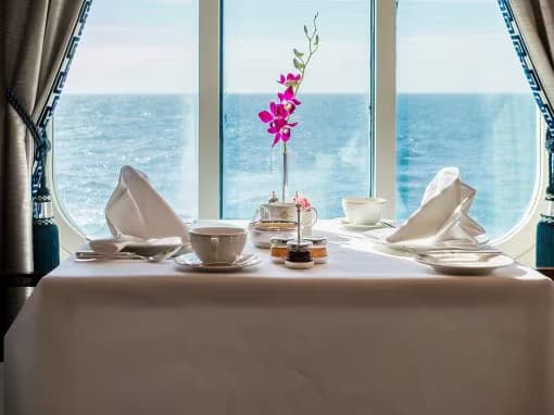 Dining Queen Elizabeth Cunard