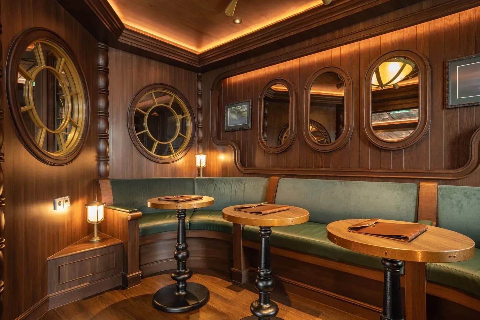 Disney Adventure - Buccaneer Bars and lounges