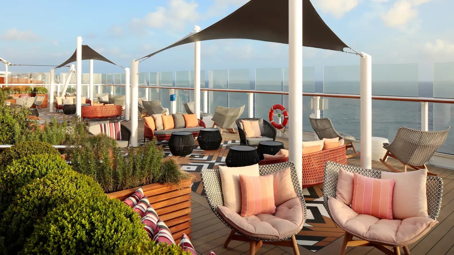 Celebrity Silhouette_Lawn_Club_Lounge