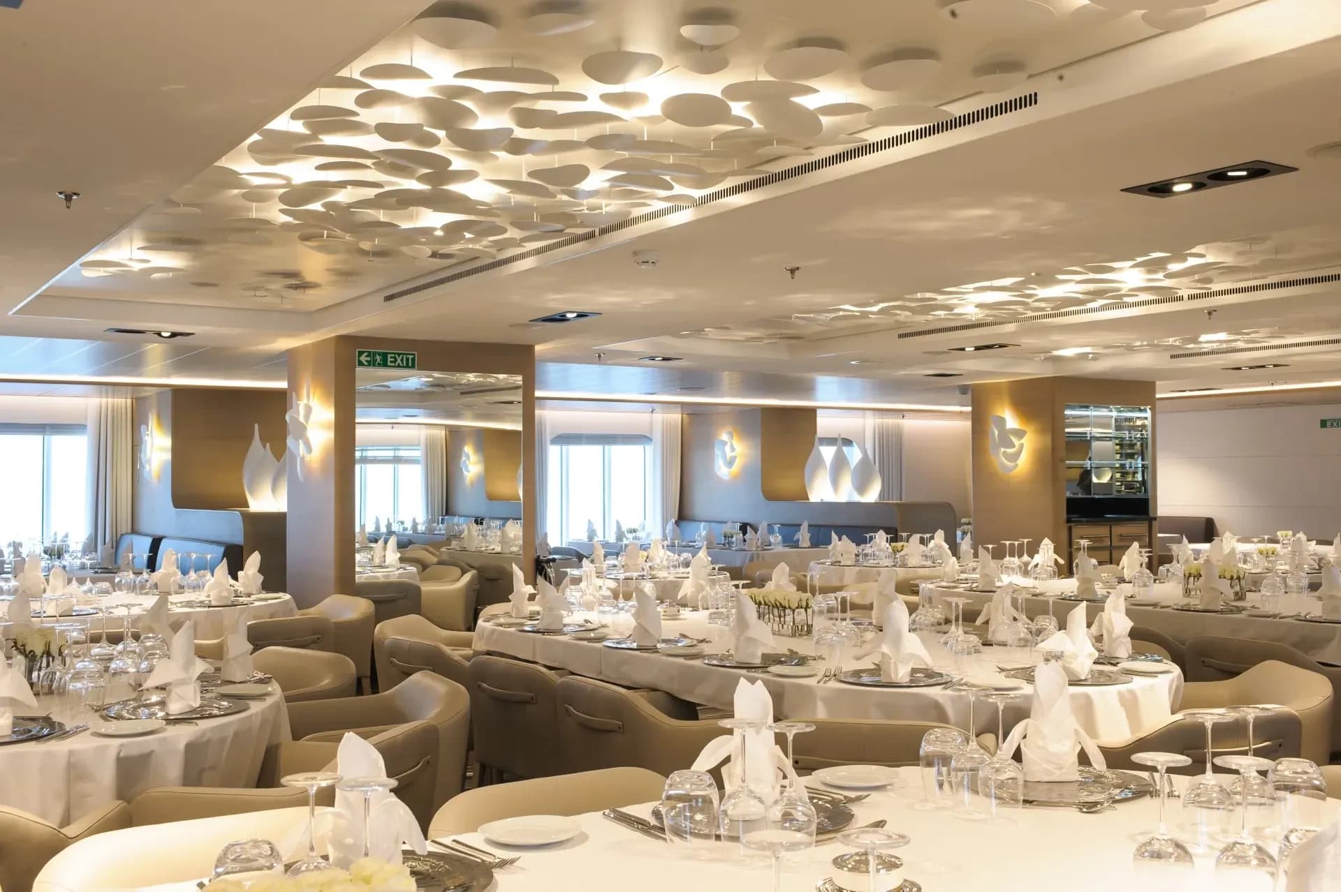 Ponant restaurant and dining