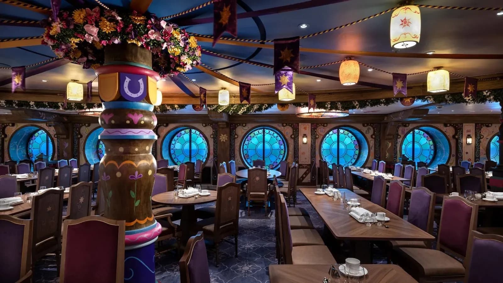 Disney Adventure, Dining