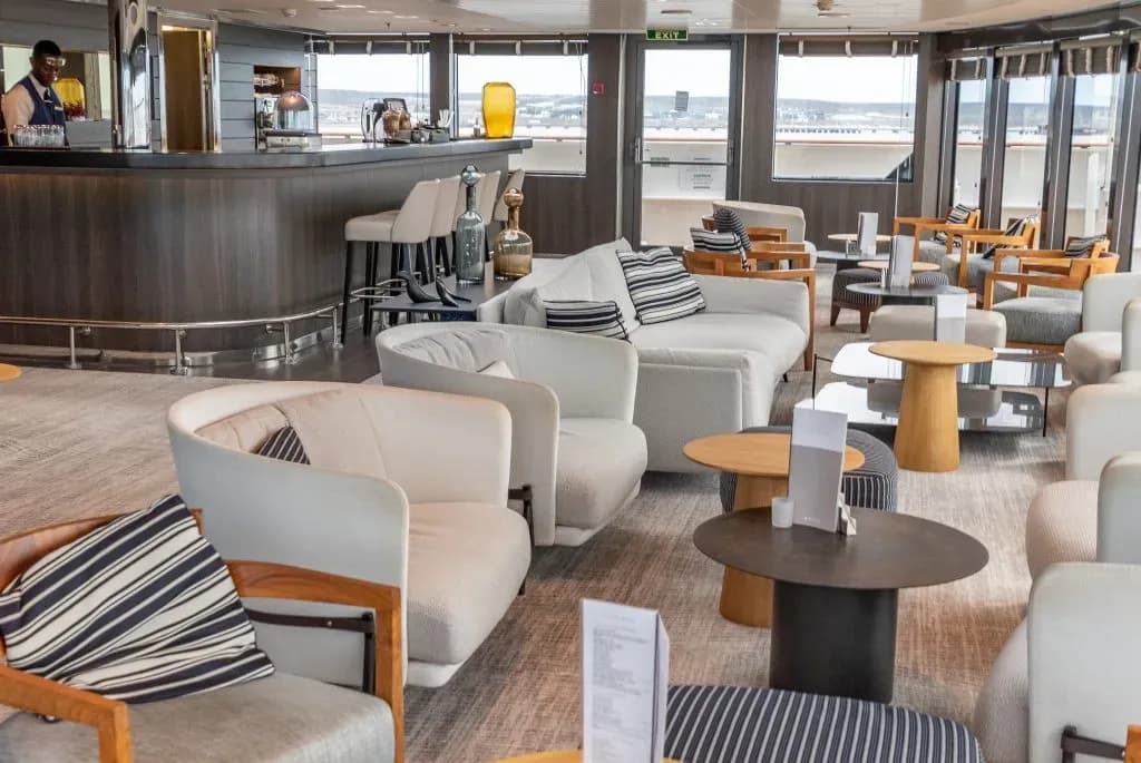 Ponant L'Austral Luxury Yacht lounge