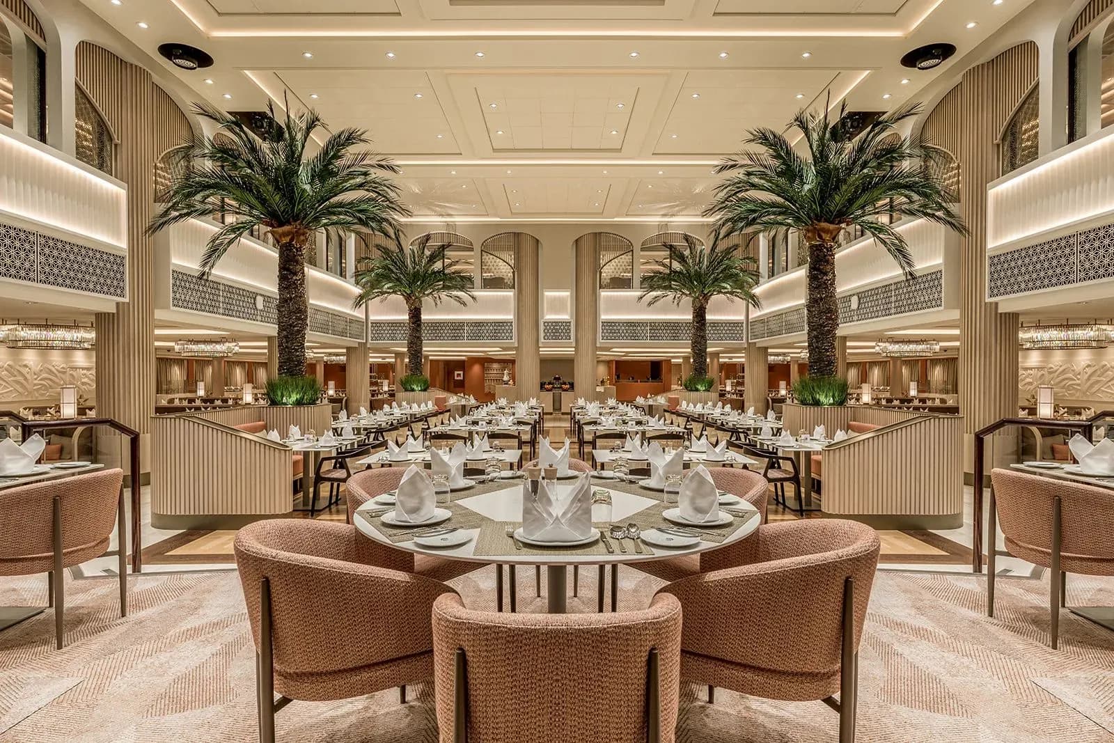 Aroya Cruises restaurants and dining