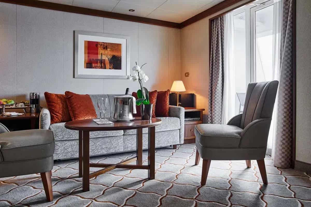 Medallion Suite, Silver Wind